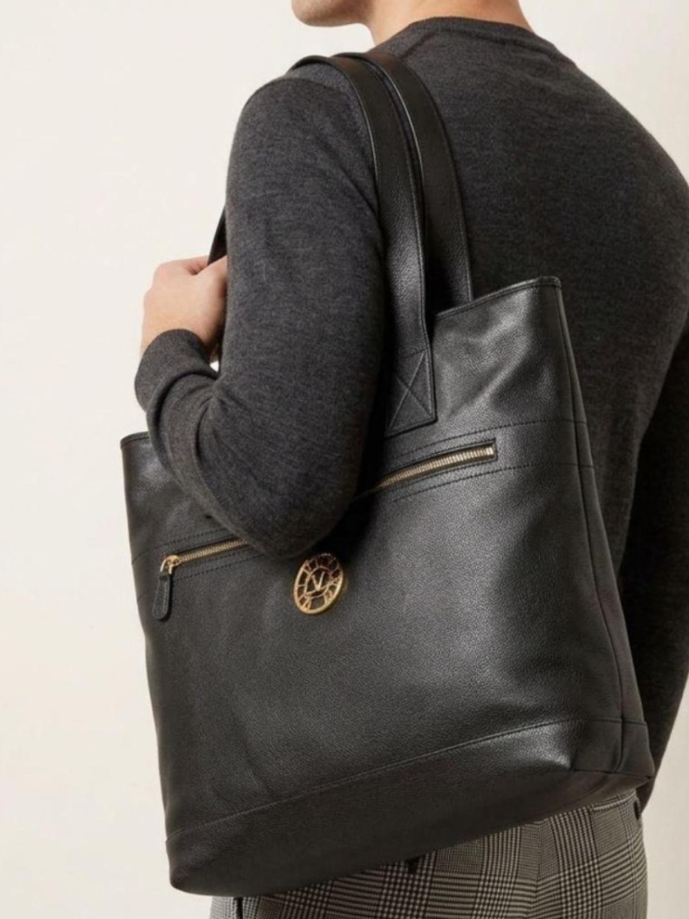 90s Italian Designer Valentino Black Zip Up Leather Tote Bag Gold Hardware
